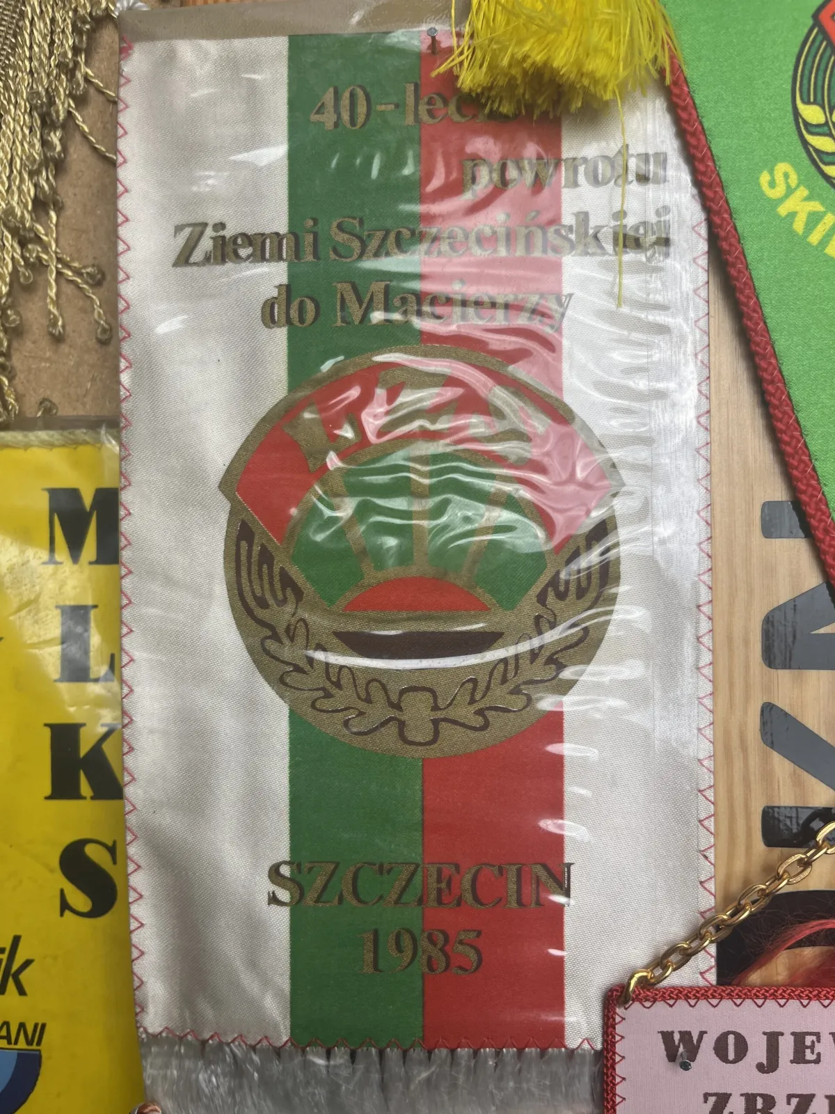Proporczyk z 40-lecia powrotu Ziemi Szczecińskiej do Macierzy