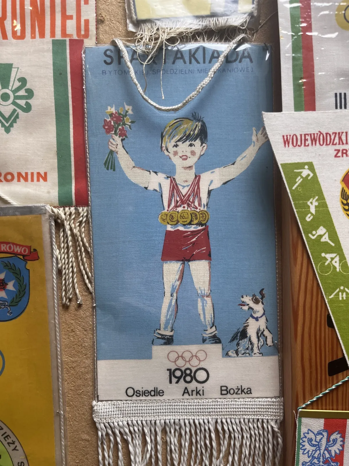Proporczyk z Spartakiady Bytomskich Spółdzielni Mieszkaniowych 1980.