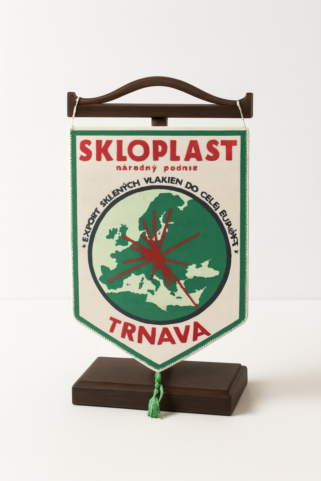 Proporczyk Skloplast z Trnawy przedstawiający eksport włókien szklanych do Europy.