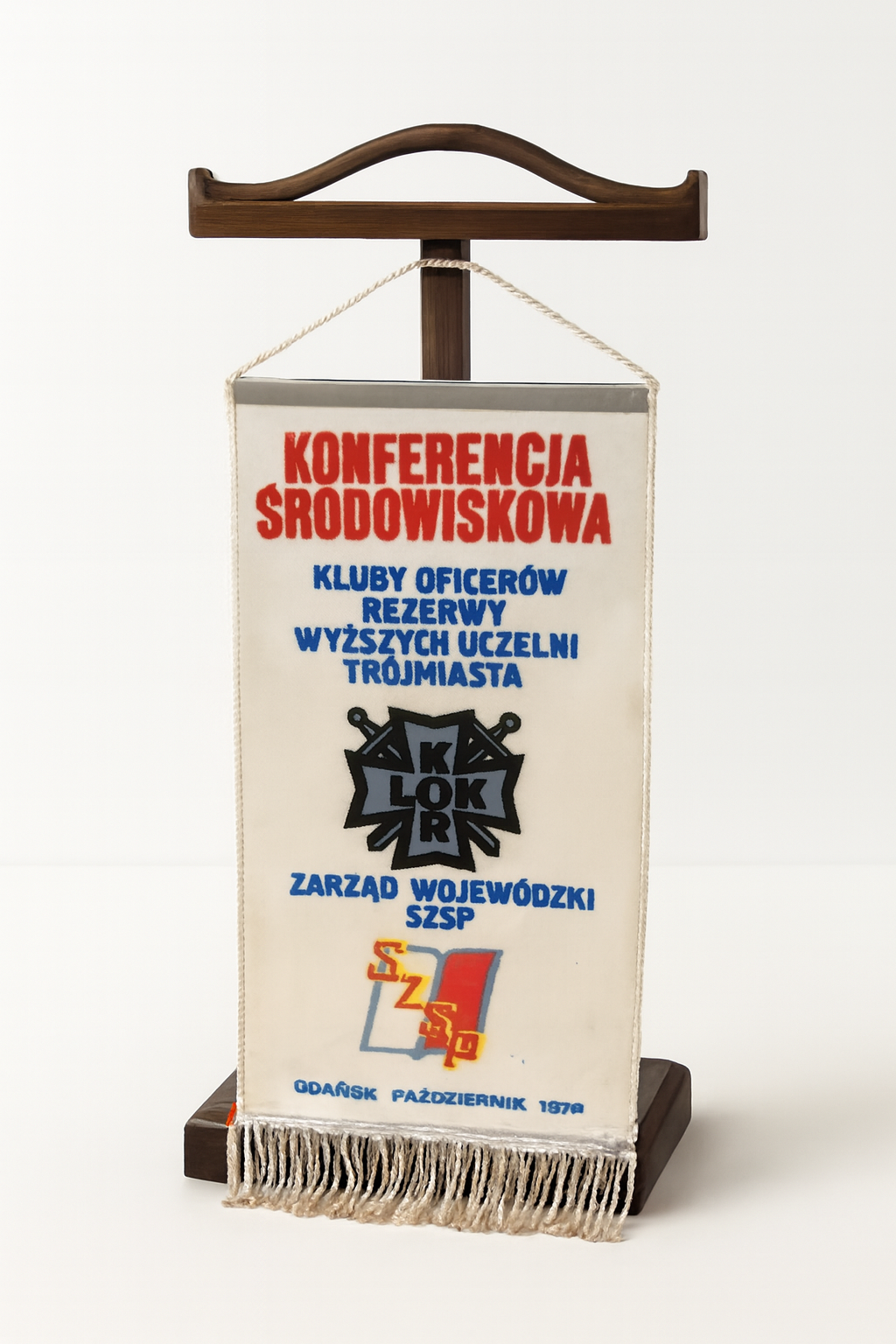 Proporczyk z konferencji środowiskowej klubów oficerów rezerwy Trójmiasta.