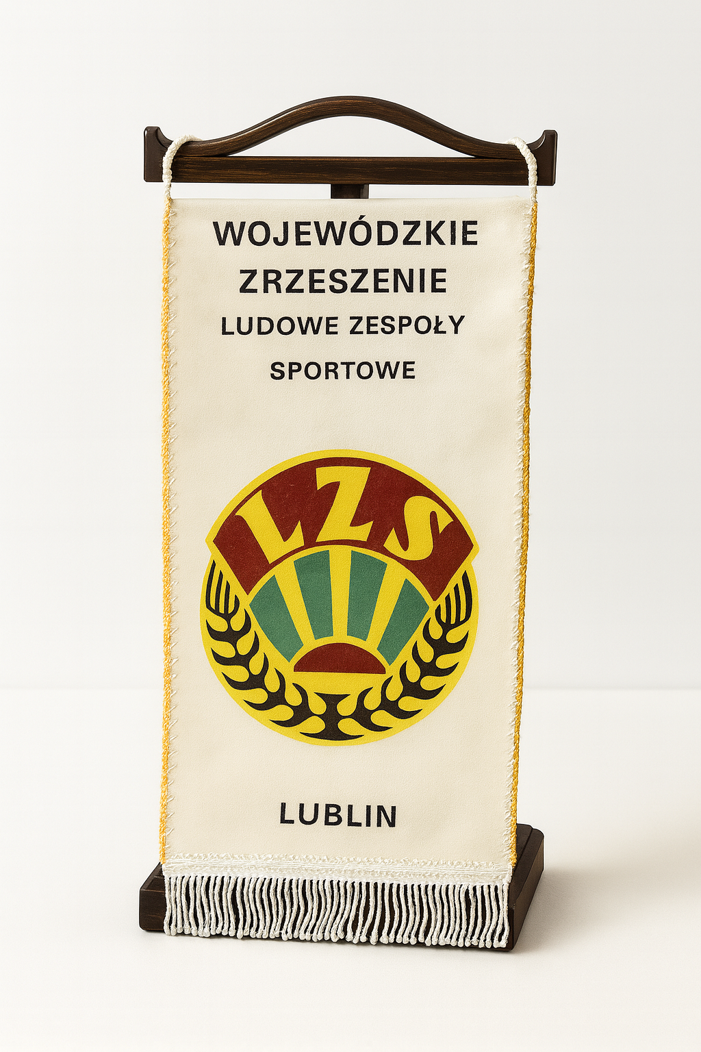 Proporczyk LZS Lublin przedstawiający lokalne osiągnięcia sportowe.