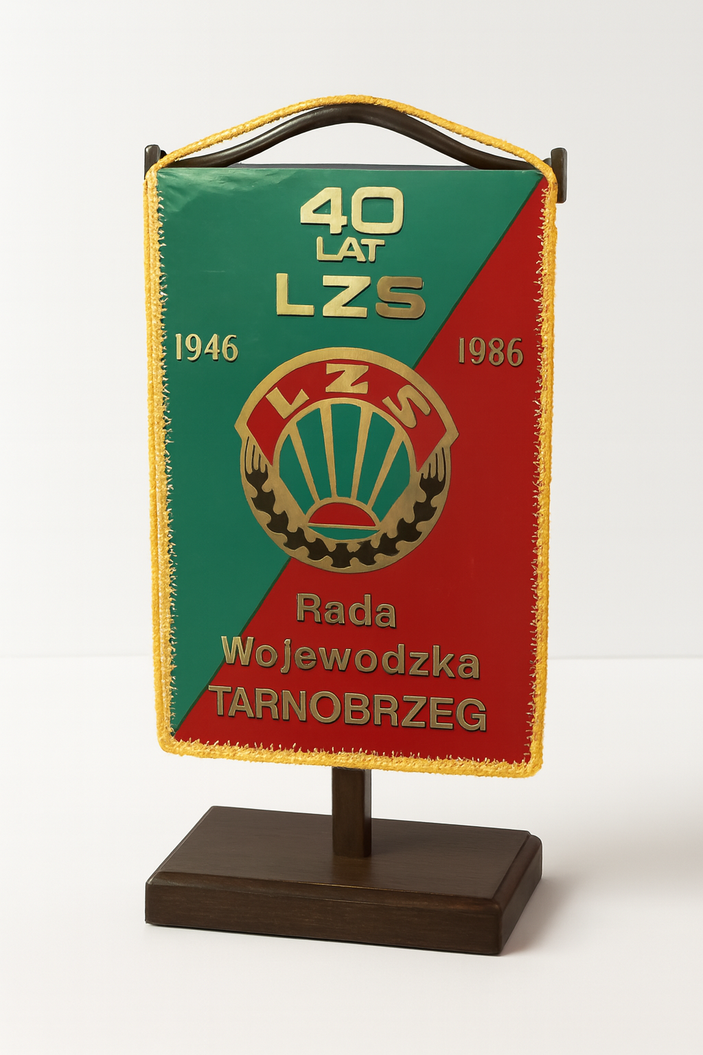 Proporczyk 40-lecia LZS w Tarnobrzegu z lat 1946-1986