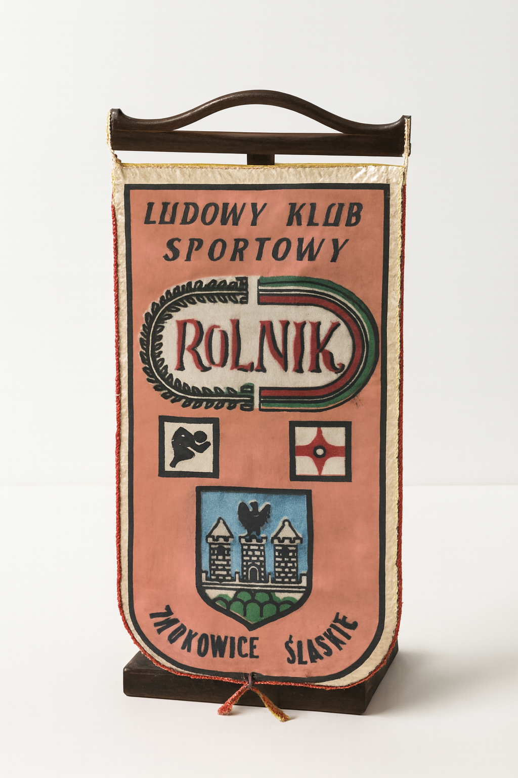 Proporczyk LKS Rolnik Ząbkowice Śląskie z herbem i symbolami sportowymi
