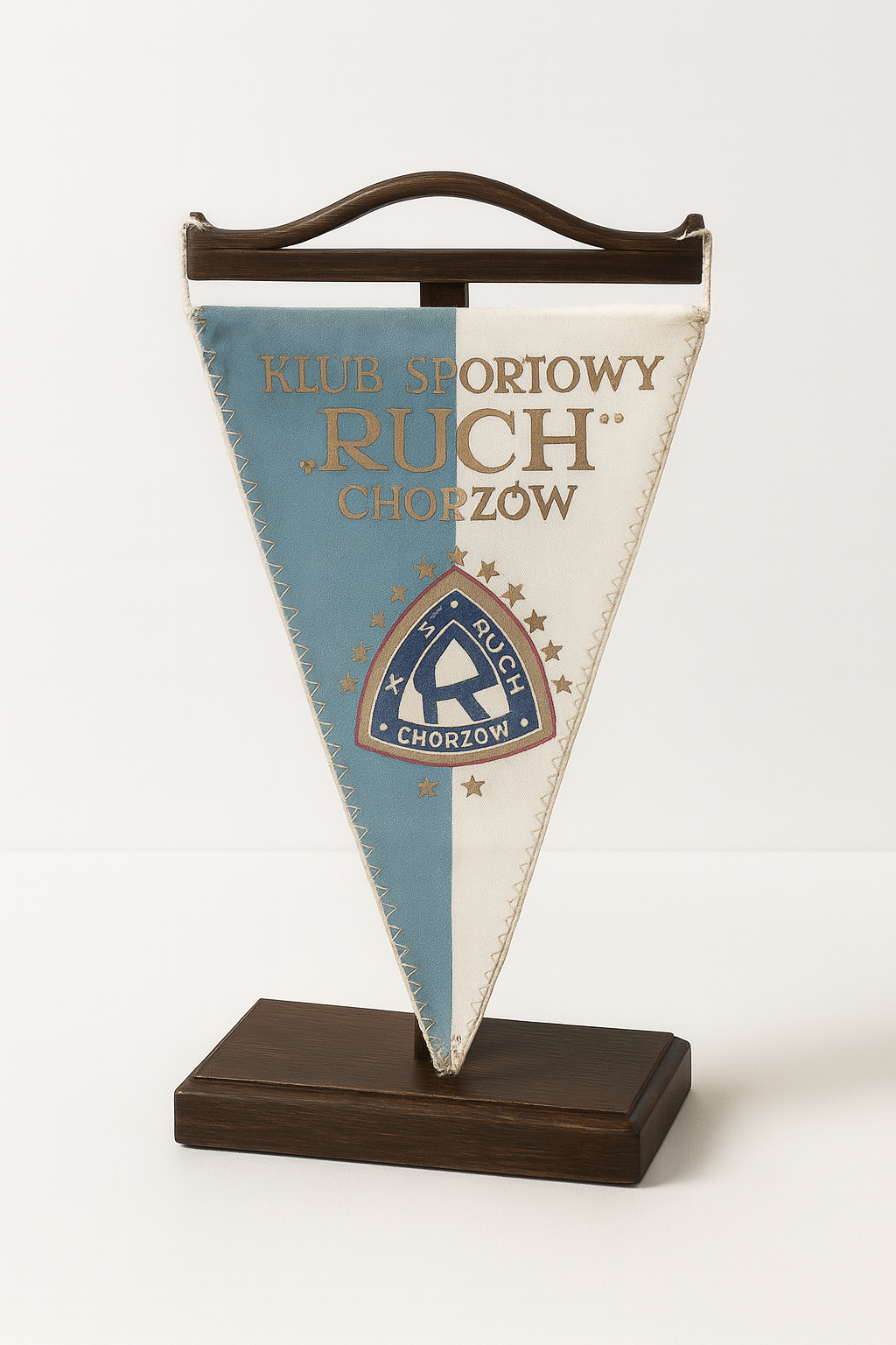 Proporczyk klubu sportowego K.S. Ruch Chorzów z logo i nazwą klubu