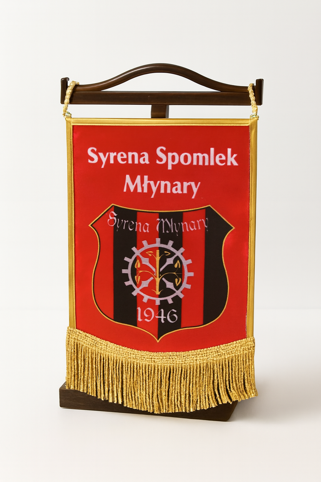 Proporczyk klubu Syrena Spomlek Młynary z 2023 roku