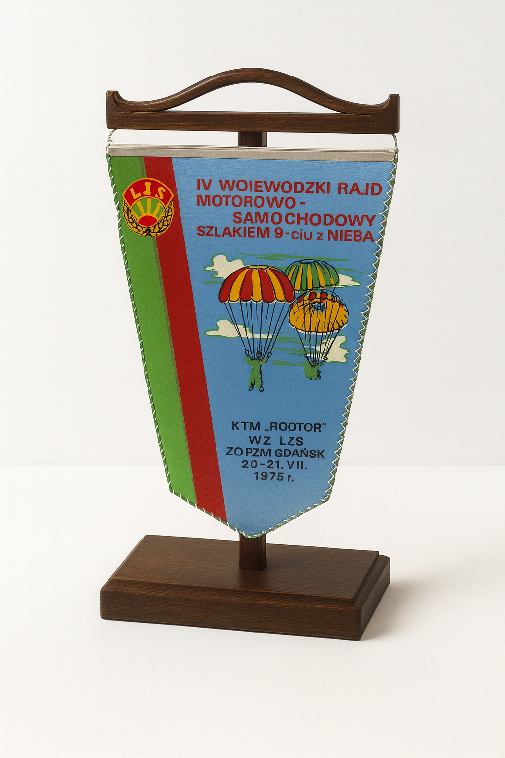 Proporczyk z IV Wojewódzkiego Rajdu Motorowo-Samochodowego Szlakiem 9-ciu z nieba