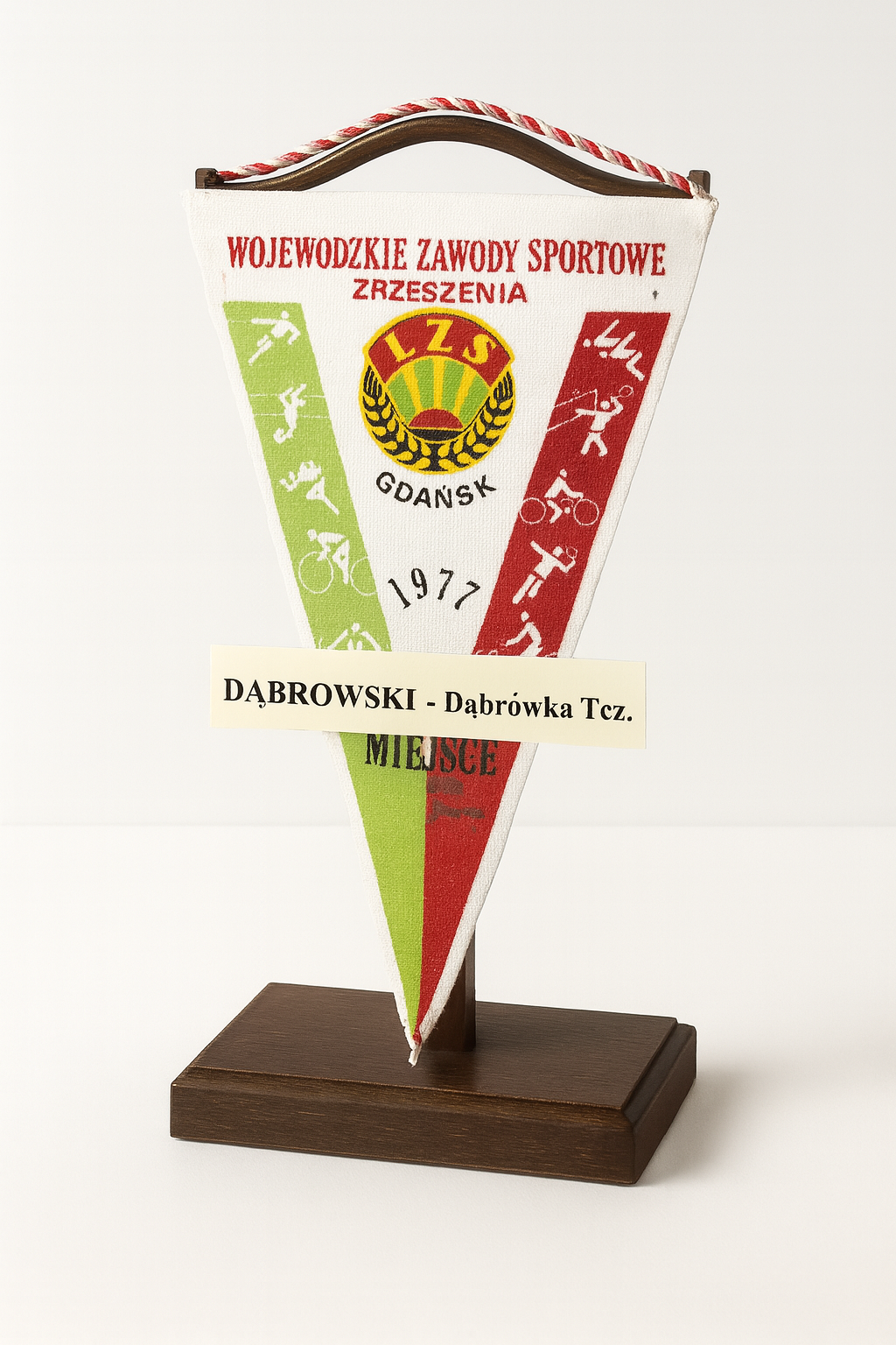 Proporczyk z Wojewódzkich Zawodów Sportowych Zrzeszenia LZS w Gdańsku, III miejsce.