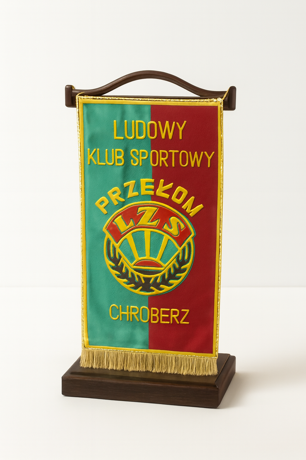 Proporczyk LKS Przełom Chrobierz - zabytkowy element sportowy