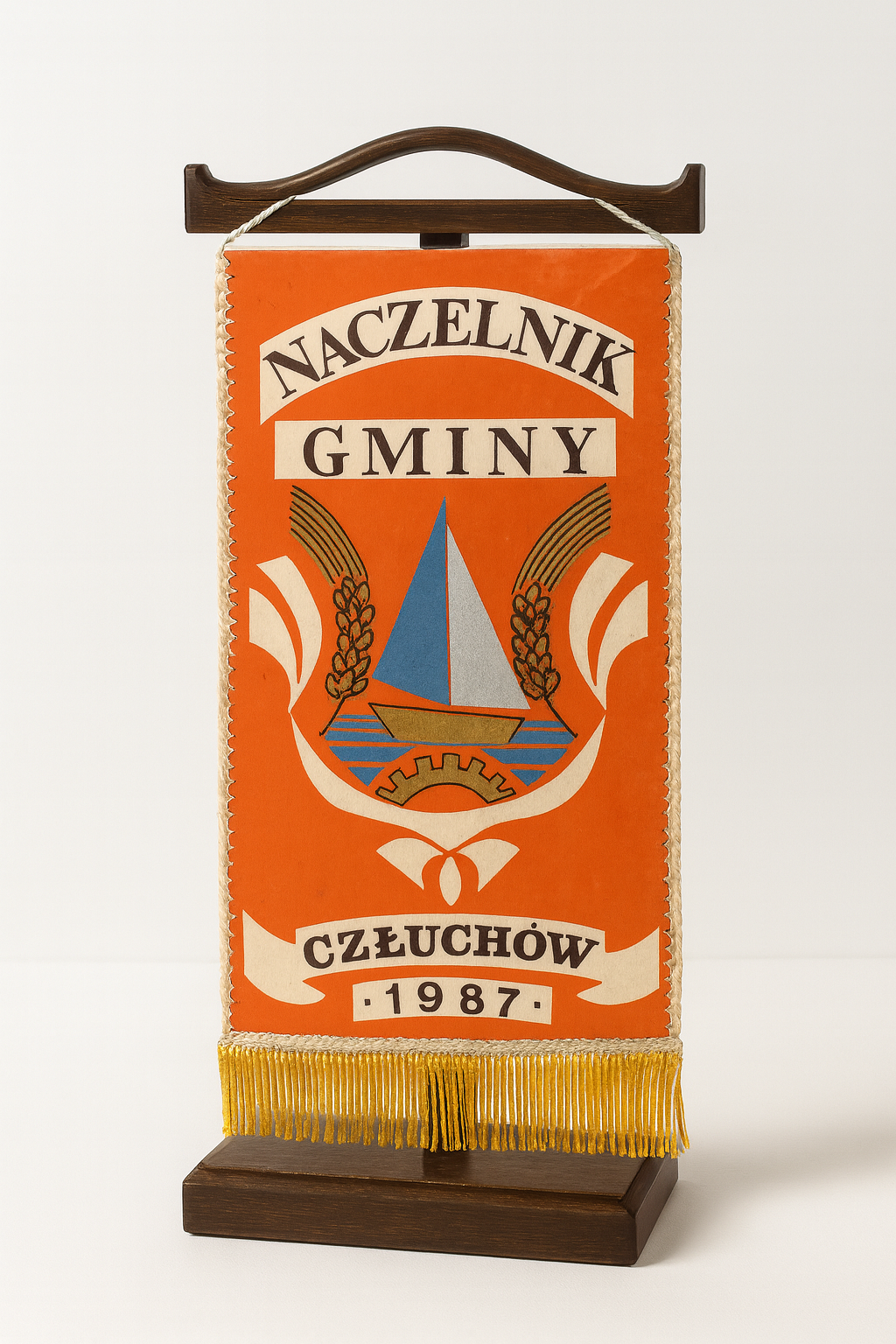 Proporczyk przedstawiający Naczelnika Gminy Człuchów z 1987 roku.