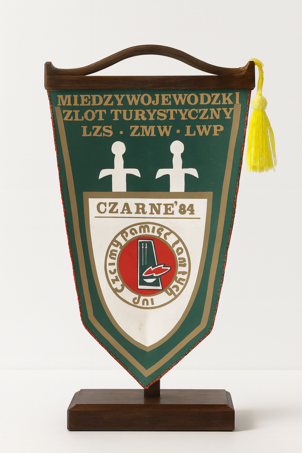 Proporczyk Międzywojewódzkiego Zlotu Turystycznego z 1984 roku.
