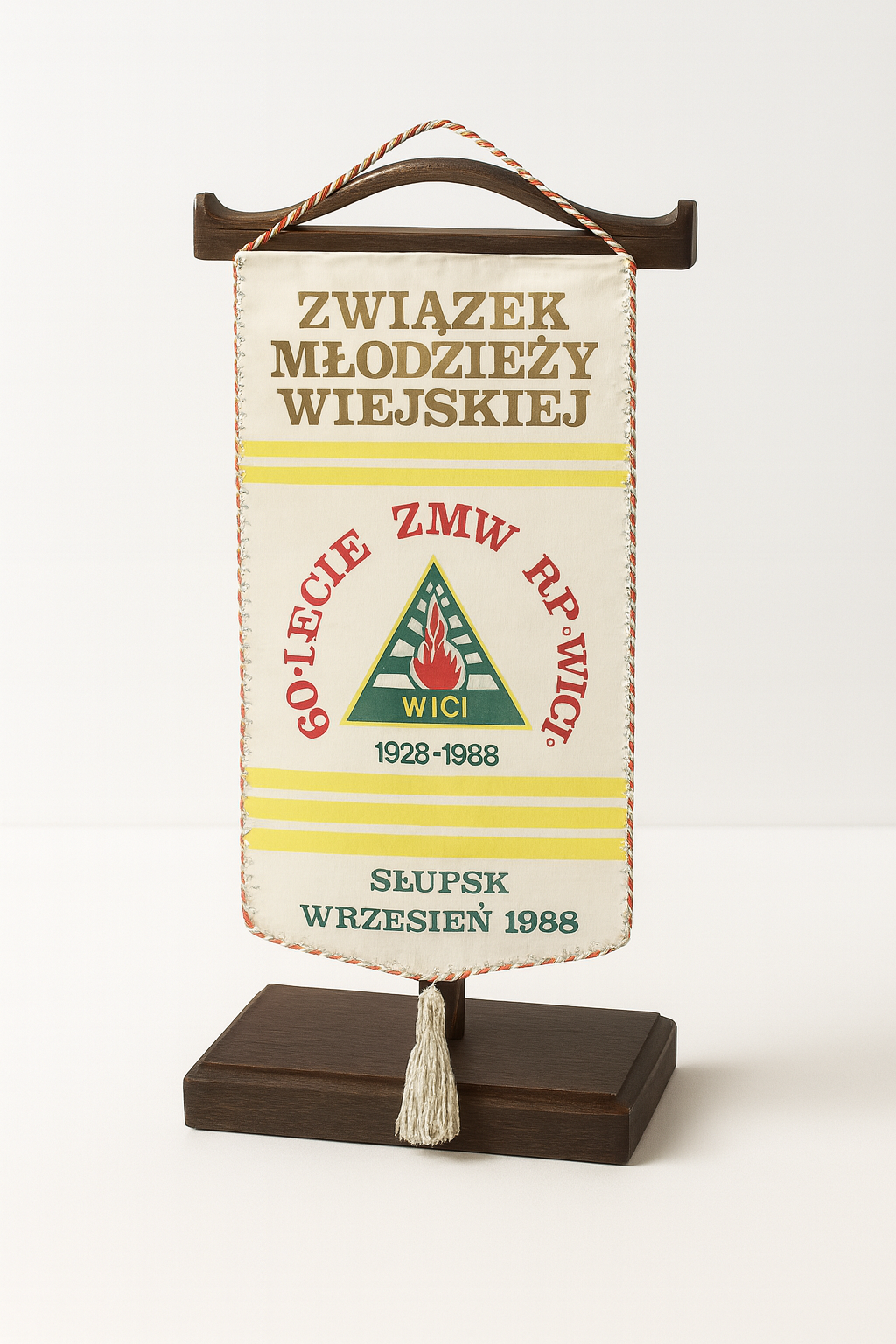 Proporczyk Związku Młodzieży Wiejskiej z 1988 roku
