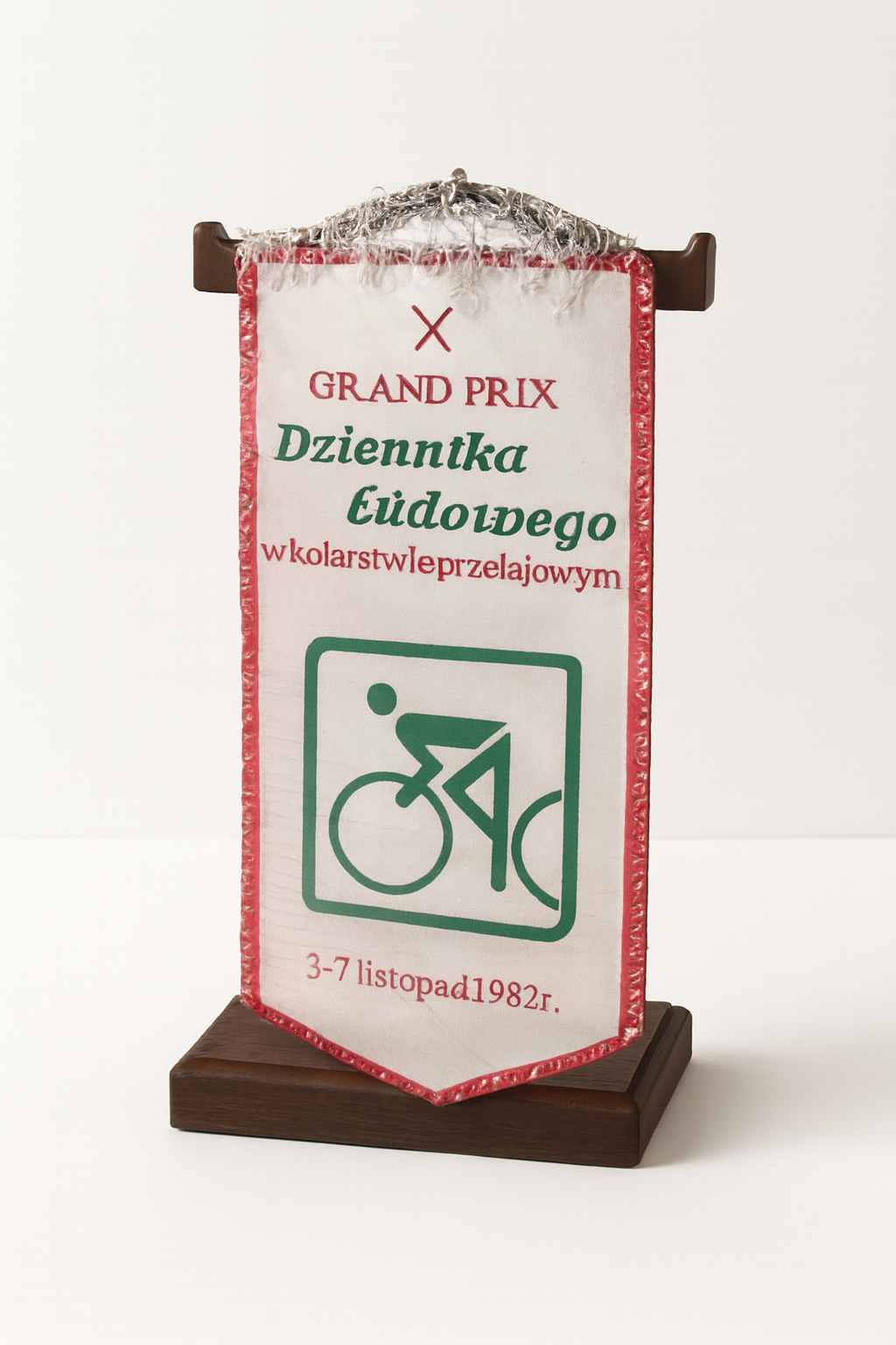 Proporczyk Grand Prix Dziennika Ludowego z 1982 roku w kolarstwie przełajowym.